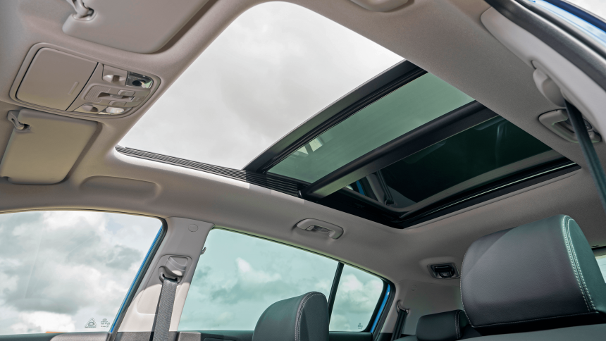 سقف‌های پانوراما محبوب‌ترین آپشن در خودرو